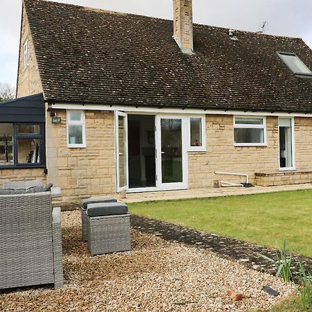 Honeystones Villa Witney Exterior photo