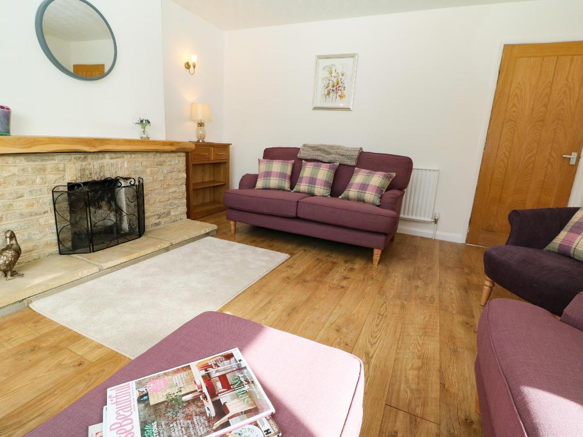 Honeystones Villa Witney Exterior photo